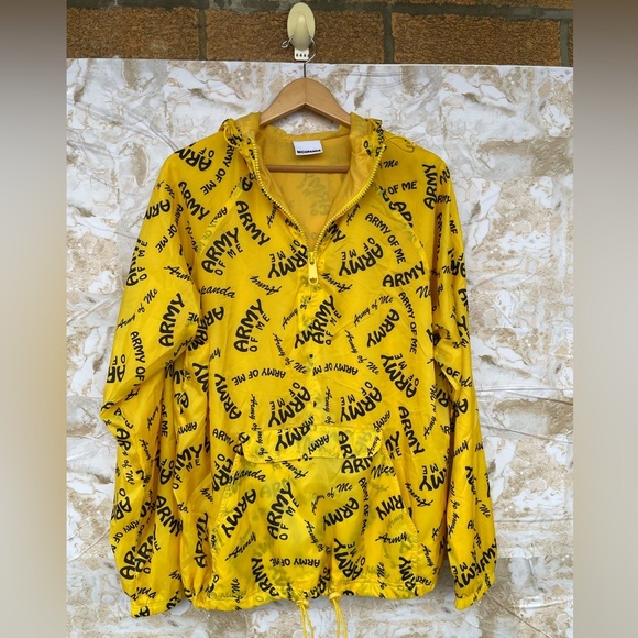 NICOPANDA  yellow windbreaker army of me print, small - Picture 1 of 13